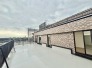 南側のお部屋から出入りできる、奥行きのあるワイドバルコニー。心地よい陽射しと暖かな風を楽しむことが出来ます。
