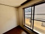 衣類の整理整頓に嬉しいクローゼット付きのお部屋。お子様のお部屋としても便利です。
