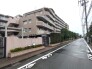 戸建てが立ち並ぶ静かな住宅街。四季折々の移り変わりを感じながら自然と楽しみ、暮らす、そんな毎日を日々の中で感じられる住環境
