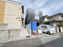 戸建てが立ち並ぶ静かな住宅街。四季折々の移り変わりを感じながら自然と楽しみ、暮らす、そんな毎日を日々の中で感じられる住環境
