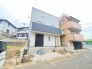 戸建てが立ち並ぶ静かな住宅街。四季折々の移り変わりを感じながら自然と楽しみ、暮らす、そんな毎日を日々の中で感じられる住環境

