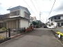 約6m幅員の道路に面しておりお車の運転が苦手な方でも安心して出入りいただけます。
