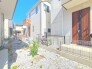 南側にはお庭のスペースがあり、建物への陽当たりをしっかり確保しています。
