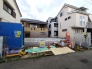 戸建てが立ち並ぶ静かな住宅街。四季折々の移り変わりを感じながら自然と楽しみ、暮らす、そんな毎日を日々の中で感じられる住環境
