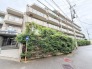 戸建てが立ち並ぶ静かな住宅街。四季折々の移り変わりを感じながら自然と楽しみ、暮らす、そんな毎日を日々の中で感じられる住環境
