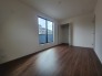 ゆとりの７.５帖ある寝室、陽光が入りやすく朝の目覚めも気持ち良く起こしてくれます。
