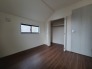 衣類の整理整頓に嬉しいクローゼット付きのお部屋。お子様のお部屋としても便利です。
