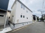 前面道路は通り抜けができないため、交通量が少なく静かな住環境です。
 10m
