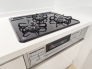 新品のビルトイン型コンロ＆グリル。
３口あれば、大きなフライパンを使いながら横でお湯を沸かせます！