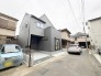 戸建てが立ち並ぶ静かな住宅街。四季折々の移り変わりを感じながら自然と楽しみ、暮らす、そんな毎日を日々の中で感じられる住環境
