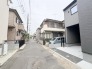 戸建てが立ち並ぶ静かな住宅街。四季折々の移り変わりを感じながら自然と楽しみ、暮らす、そんな毎日を日々の中で感じられる住環境
