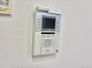録画機能もあり、どのような人が何時に来訪されたのかが分かります。防犯上はもちろん、お届け物などの把握にも便利です。ライトが付いているので、夜間でも安心です。

