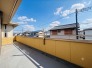 広めのバルコニーは風通しも良くお洗濯物もしっかりと干すことができます！
