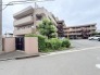 戸建てが立ち並ぶ静かな住宅街。四季折々の移り変わりを感じながら自然と楽しみ、暮らす、そんな毎日を日々の中で感じられる住環境
