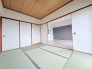 和室があるとやはりどこか心落ち着いてしまいます。客間としてもちょうど良い6帖。

