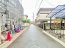 戸建てが立ち並ぶ静かな住宅街。四季折々の移り変わりを感じながら自然と楽しみ、暮らす、そんな毎日を日々の中で感じられる住環境
