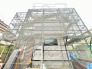 南側のお部屋から出入りできる、奥行きのあるワイドバルコニー。心地よい陽射しと暖かな風を楽しむことが出来ます。
