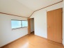 今からここを誰のお部屋にしようか、そんな洋室。大きさは4.5帖です。
