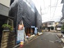 戸建てが立ち並ぶ静かな住宅街。四季折々の移り変わりを感じながら自然と楽しみ、暮らす、そんな毎日を日々の中で感じられる住環境
