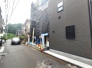 前面道路は通り抜けができないため、交通量が少なく静かな住環境です。
