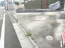 前面道路は広く、駐車がしやすいです。駐車スペース2台分ございます。※車種による
