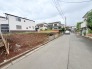 5m幅員の道路に面しておりお車の運転が苦手な方でも安心して出入りいただけます。
