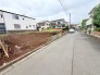 戸建てが立ち並ぶ静かな住宅街。四季折々の移り変わりを感じながら自然と楽しみ、暮らす、そんな毎日を日々の中で感じられる住環境
