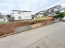 戸建てが立ち並ぶ静かな住宅街。四季折々の移り変わりを感じながら自然と楽しみ、暮らす、そんな毎日を日々の中で感じられる住環境
