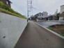 戸建てが立ち並ぶ静かな住宅街。四季折々の移り変わりを感じながら自然と楽しみ、暮らす、そんな毎日を日々の中で感じられる住環境
