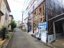 戸建てが立ち並ぶ静かな住宅街。四季折々の移り変わりを感じながら自然と楽しみ、暮らす、そんな毎日を日々の中で感じられる住環境
