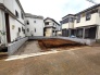 戸建てが立ち並ぶ静かな住宅街。四季折々の移り変わりを感じながら自然と楽しみ、暮らす、そんな毎日を日々の中で感じられる住環境
