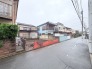 戸建てが立ち並ぶ静かな住宅街。四季折々の移り変わりを感じながら自然と楽しみ、暮らす、そんな毎日を日々の中で感じられる住環境
