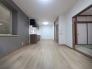 家族団欒のリビング。陽光差し込む食卓には家族の会話とスマイルが溢れます。いつまでもここで食卓を囲みたくなる、そう感じさせてくれるスペース。
