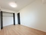 今からここを誰のお部屋にしようか、そんな洋室。大きさは6.5帖です。
