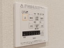 便利な浴室暖房乾燥機つき。
浴室内をすぐ乾かせてメンテナンスしやすく、また雨の日のお洗濯でも安心です。