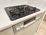 新品のビルトイン型コンロ＆グリル。
３口あれば、大きなフライパンを使いながら横でお湯を沸かせます！