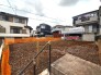 戸建てが立ち並ぶ静かな住宅街。四季折々の移り変わりを感じながら自然と楽しみ、暮らす、そんな毎日を日々の中で感じられる住環境
