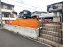 戸建てが立ち並ぶ静かな住宅街。四季折々の移り変わりを感じながら自然と楽しみ、暮らす、そんな毎日を日々の中で感じられる住環境
