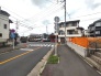 南道路に面しており日中もたくさんの陽が入ります。風通りや周辺環境など実際に現地にてご確認ください。

