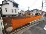 戸建てが立ち並ぶ静かな住宅街。四季折々の移り変わりを感じながら自然と楽しみ、暮らす、そんな毎日を日々の中で感じられる住環境
