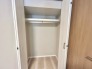 衣類の整理整頓に嬉しいクローゼット付きのお部屋。お子様のお部屋としても便利です。
