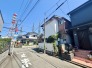 戸建てが立ち並ぶ静かな住宅街。四季折々の移り変わりを感じながら自然と楽しみ、暮らす、そんな毎日を日々の中で感じられる住環境
