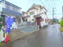 前面道路は周辺住民以外の交通がなく、閑静で安全な住環境が保たれやすい立地です。