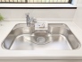キッチンシンクには、いつでも綺麗なお水が利用できる「浄水機能付き水栓」を装備！