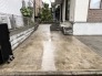前面道路は広く、駐車がしやすいです。駐車スペース3台分ございます。※車種によります。
