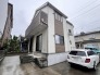 南側のお部屋から出入りできる、奥行きのあるワイドバルコニー。心地よい陽射しと暖かな風を楽しむことが出来ます。

