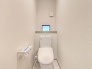 ダブルホルダーが配された２Ｆトイレ。
トイレは１階と２階にそれぞれ設置されております。