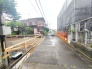 前面道路は通り抜けができないため、交通量が少なく静かな住環境です。
