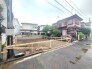戸建てが立ち並ぶ静かな住宅街。四季折々の移り変わりを感じながら自然と楽しみ、暮らす、そんな毎日を日々の中で感じられる住環境
