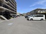 マンションの敷地内に駐車場あり！